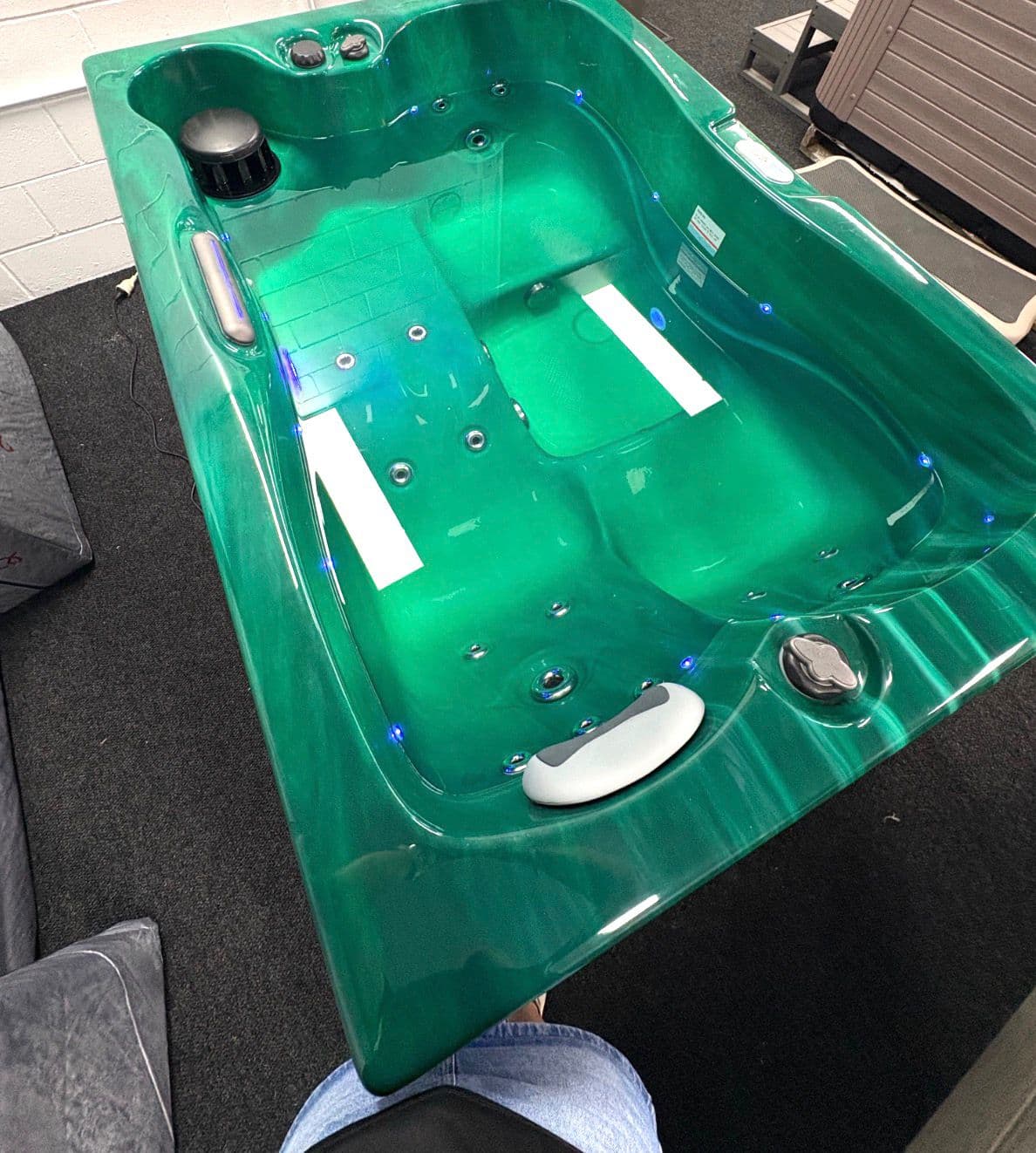 Aqua Serenity Jacuzzi thumbnail 3